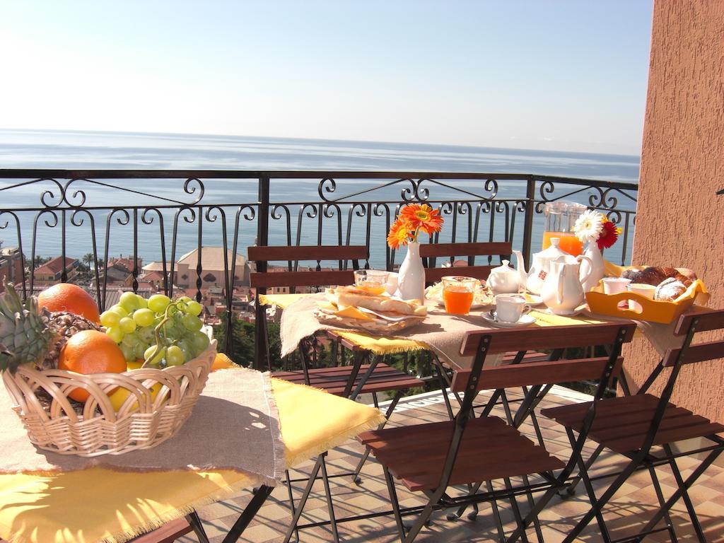 Pietra Preziosa Bed & Breakfast Pietra Ligure Exterior photo